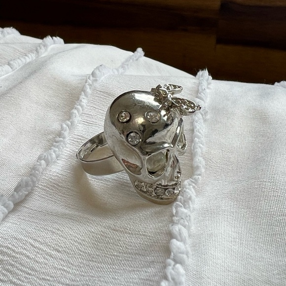 Large Chunky Silver Bumble Bee on Queen Skull Ring w/ Crystals (Adjustable) - Picture 3 of 5